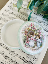 Load image into Gallery viewer, Royal Doulton Bramley Hedge trinket box ‘Summer’
