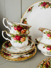 Load image into Gallery viewer, Royal Albert old country roses 21 piece teaset
