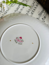 Load image into Gallery viewer, Royal Windsor Cottage rose cake plate
