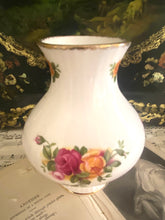 Load image into Gallery viewer, Royal Albert old country roses vase 12cm high
