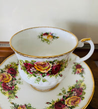 Load image into Gallery viewer, Elizabethan china vintage teacup and saucer set
