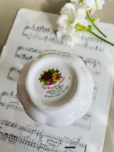 Load image into Gallery viewer, Royal Albert old country roses bud vase
