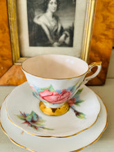 Load image into Gallery viewer, Royal Standard Harry Wheatcroft roses series ‘rendezvous’
