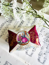 Load image into Gallery viewer, Cute Continental porcelain box
