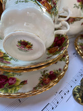 Load image into Gallery viewer, Royal Albert set of 6 teacup trios ‘Old country roses’ pattern
