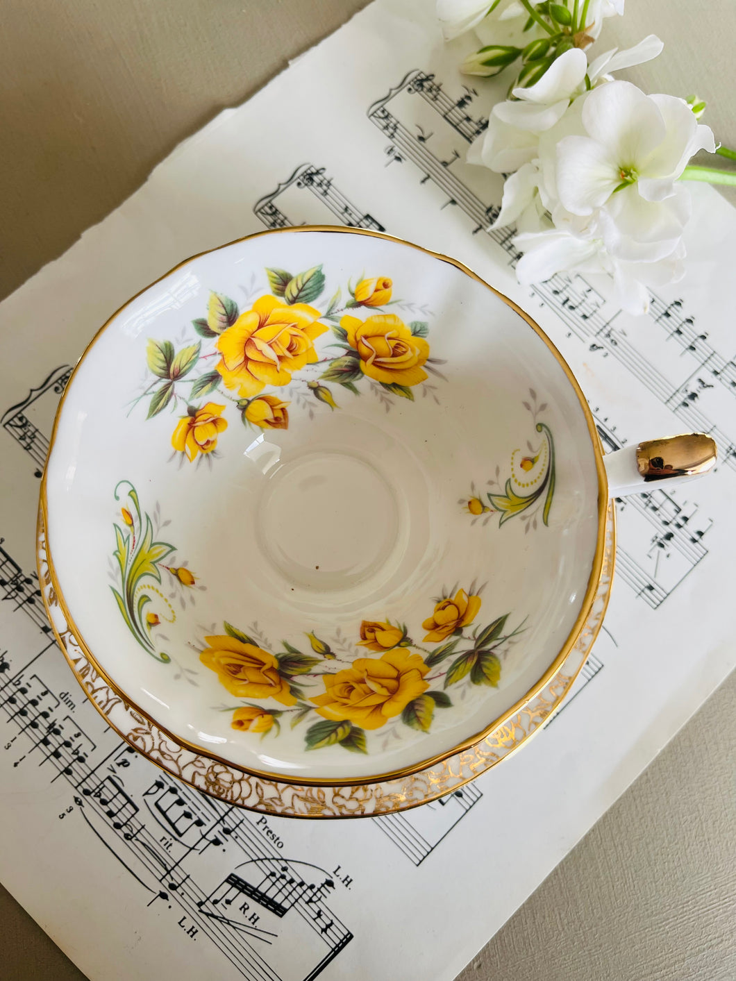 Elizabethan fine bone china teacup and saucer set