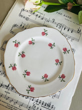 Load image into Gallery viewer, Pretty vintage Colclough ditsy rose teacup trio
