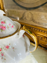 Load image into Gallery viewer, Paragon large teapot ‘victoriana rose’

