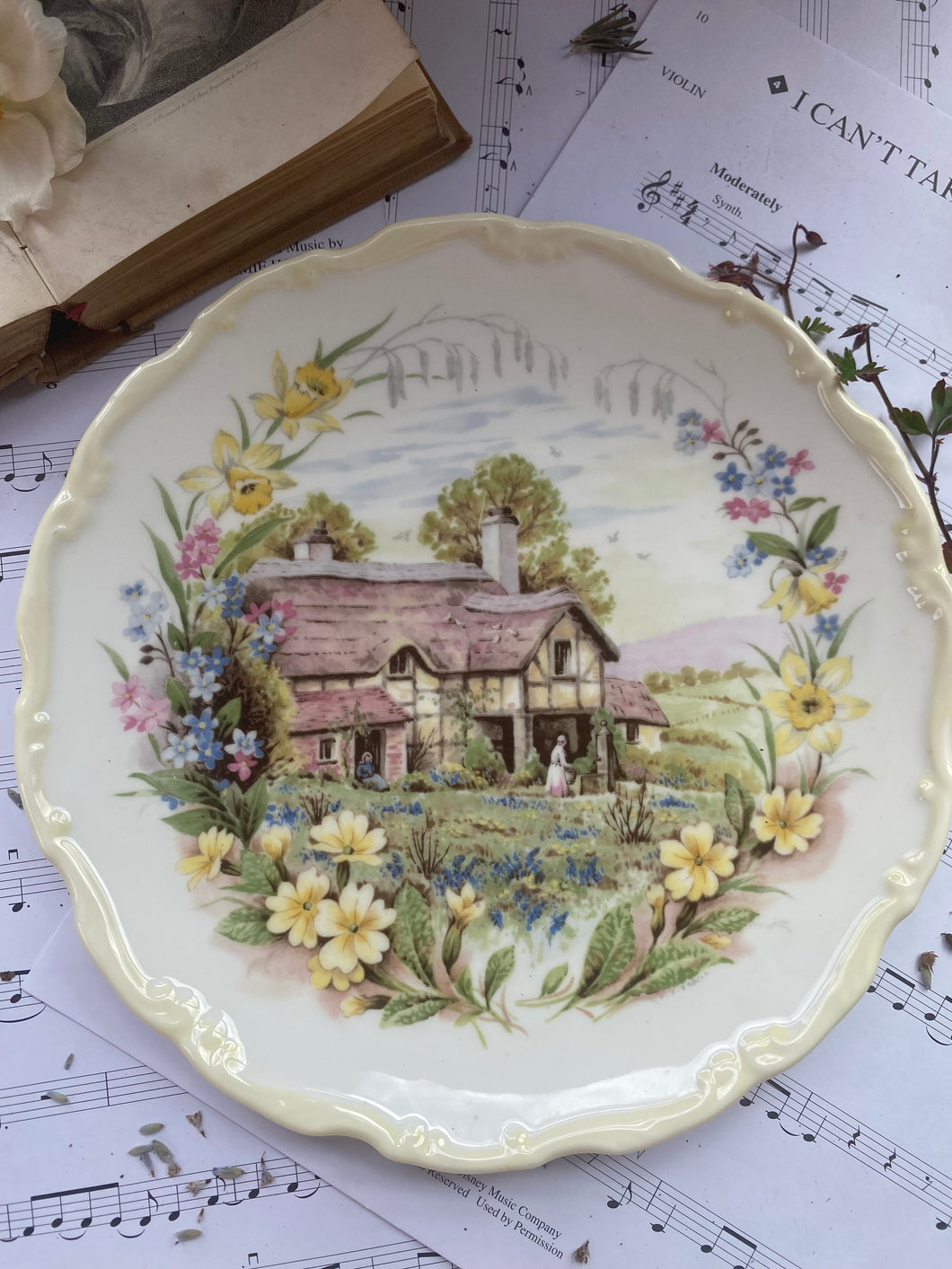 Royal Albert cottage decorative plate ‘Spring’