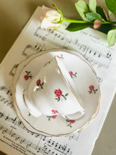 Load image into Gallery viewer, Pretty vintage Colclough ditsy rose teacup trio
