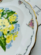 Load image into Gallery viewer, Royal Albert collectors plate ‘Primroses’
