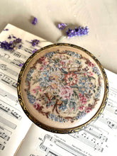 Load image into Gallery viewer, Original vintage glass dressing table pot
