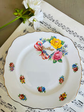 Load image into Gallery viewer, Royal Vale original vintage teacup trio ‘Mother’
