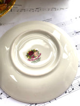 Load image into Gallery viewer, Royal Albert set of 4 old country roses coffee cups and saucers
