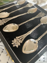 Load image into Gallery viewer, Set of 6 ornate vintage teaspoons in original box
