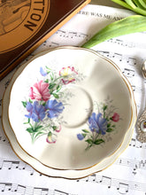 Load image into Gallery viewer, Royal Albert Teacup trio ‘Sweet Pea’
