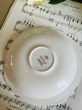 Load image into Gallery viewer, Pretty vintage Colclough ditsy rose teacup trio
