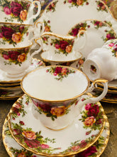 Load image into Gallery viewer, Royal Albert old country roses teaset for 6
