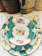 Load image into Gallery viewer, Beautiful 1930s teacup trio
