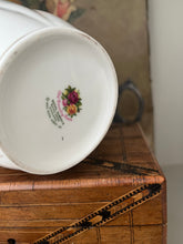 Load image into Gallery viewer, Large Royal Albert old country roses vase with lid
