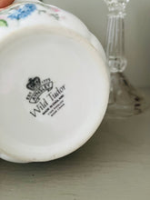 Load image into Gallery viewer, Pretty Aynsley china trinket pot with butterfly lid
