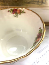 Load image into Gallery viewer, Royal Albert old country roses Jardiniere
