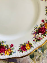 Load image into Gallery viewer, Large Queens china serving plate 27cm

