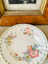 Load image into Gallery viewer, Pretty Royal Albert ‘Constance’ Teacup trio
