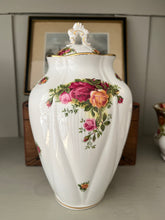 Load image into Gallery viewer, Royal Albert old country roses large vase with lid
