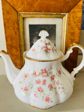 Load image into Gallery viewer, Large Paragon ‘victoriana rose’ Teapot
