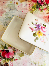 Load image into Gallery viewer, Royal Crown Derby fine bone china box ‘Posies pattern’
