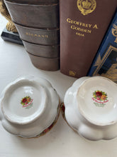 Load image into Gallery viewer, Royal Albert ‘old country roses’ milk and sugar bowl
