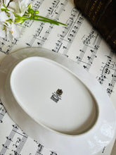 Load image into Gallery viewer, Paragon oval shaped serving dish
