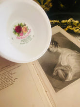 Load image into Gallery viewer, Royal Albert old country roses vase 12cm high
