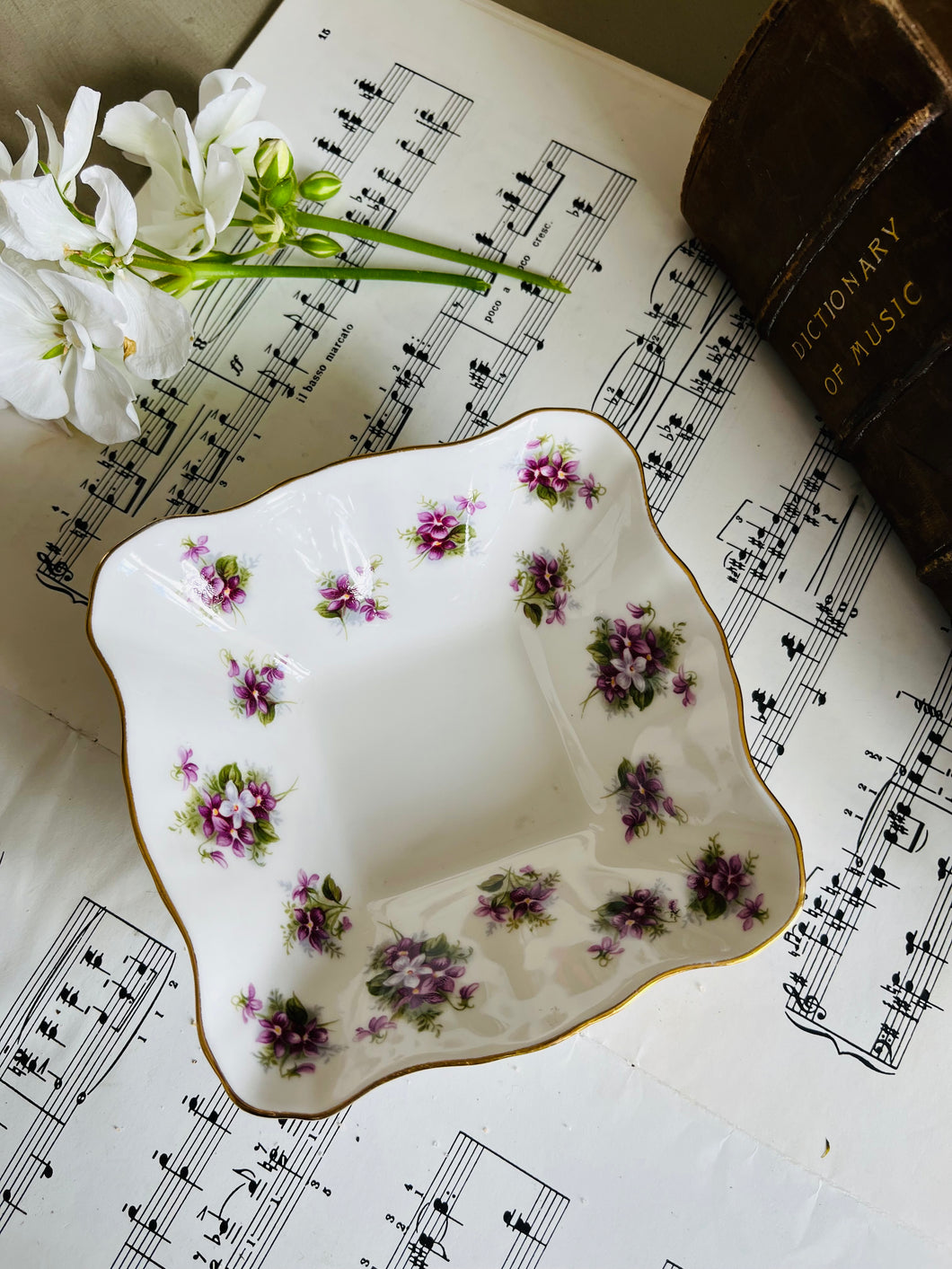 Royal Albert ‘sweet violets’ trinket dish