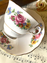 Load image into Gallery viewer, Colclough 1940s teacup and saucer
