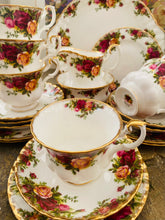 Load image into Gallery viewer, Royal Albert old country roses teaset for 6
