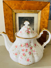 Load image into Gallery viewer, Large Paragon ‘victoriana rose’ Teapot
