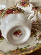 Load image into Gallery viewer, Royal Albert ‘old country roses’ mug
