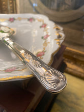 Load image into Gallery viewer, vintage silver plated cake slice in the Kings pattern
