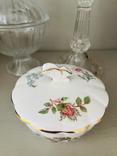 Load image into Gallery viewer, Pretty Aynsley china trinket pot with butterfly lid

