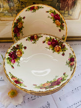 Load image into Gallery viewer, Set of 6 Royal Albert old country roses dessert bowls
