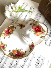 Load image into Gallery viewer, Royal Albert old country roses snack set
