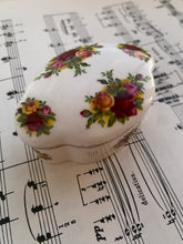Load image into Gallery viewer, Royal Albert old country roses pill box
