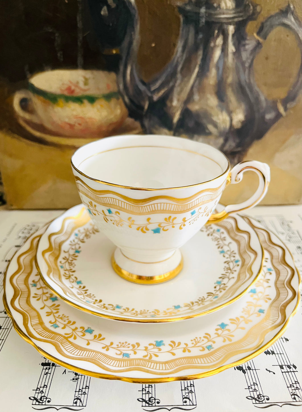 Stunning 1950s Tuscan china teacup trio