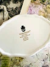 Load image into Gallery viewer, Wedgwood ‘kutani Crane’ trinket dishes

