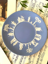 Load image into Gallery viewer, Wedgwood jasperware decorative plate 24cm
