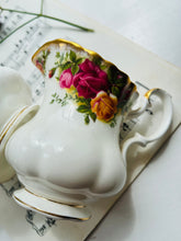 Load image into Gallery viewer, Royal Albert ‘old country roses’ creamer and sugar bowl
