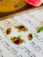 Load image into Gallery viewer, Royal Albert old country roses pattern Pill Box

