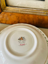 Load image into Gallery viewer, Pretty Royal Albert ‘Constance’ Teacup trio

